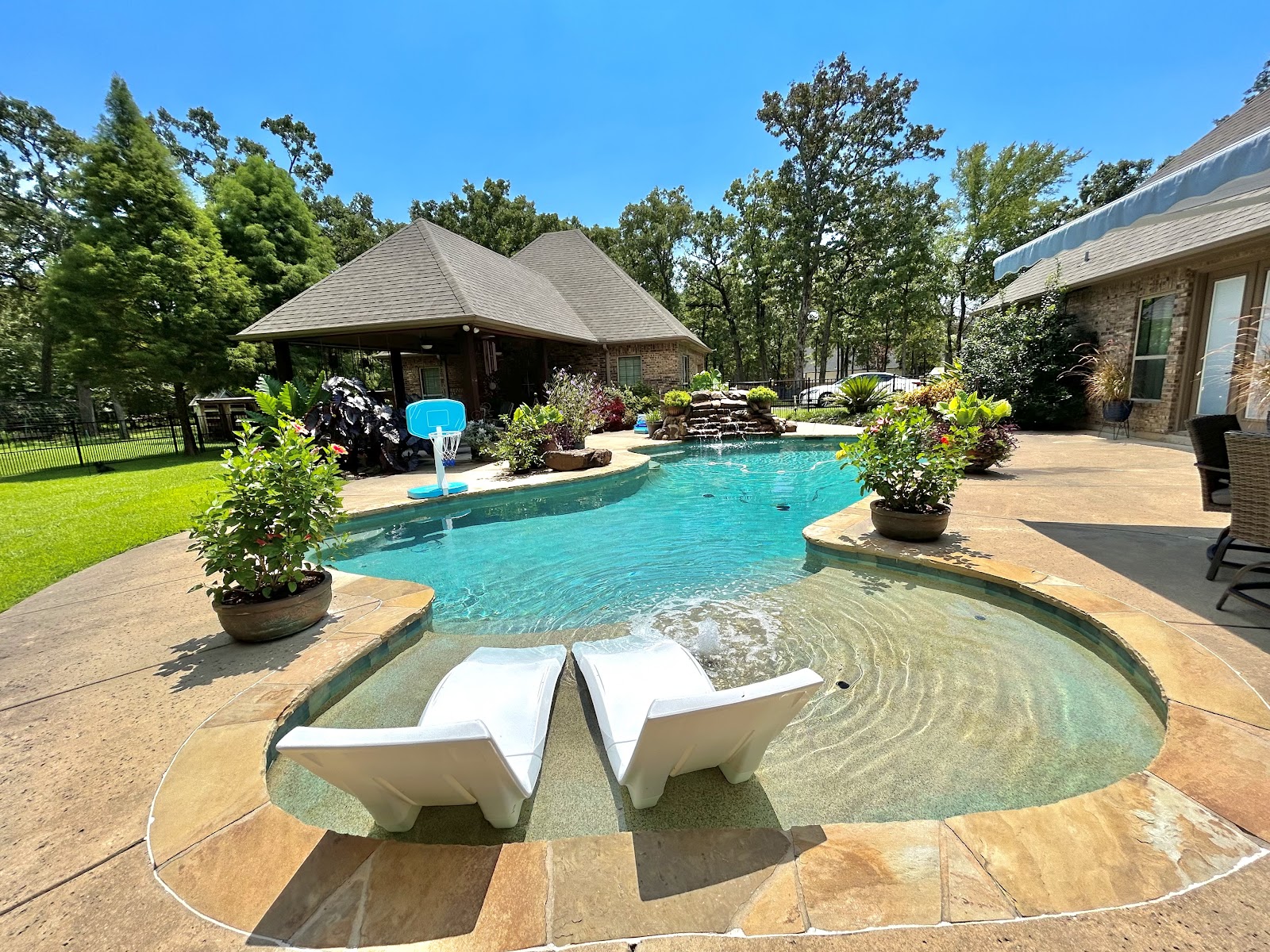Large Family Pool with Spa Addition